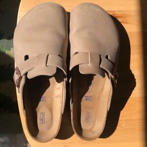 Men’s Birkenstock Boston clog. Size 42 EU/9-9.5 US. Oiled leather,Tobacco Brown.